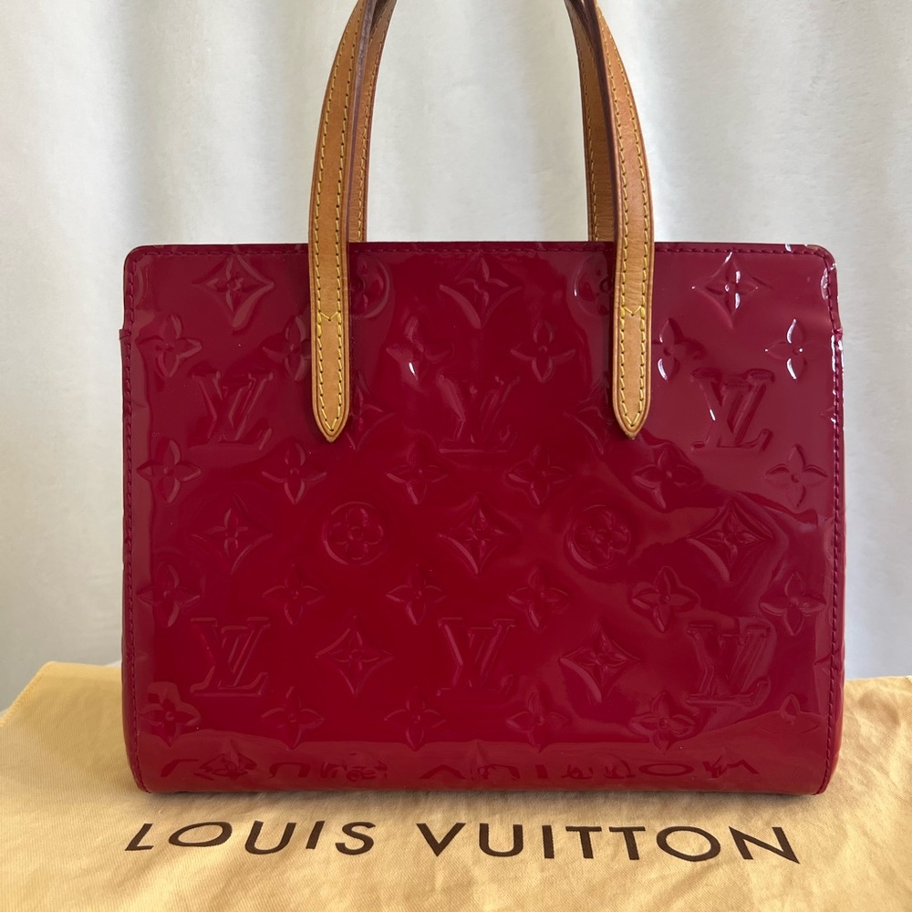 LOUIS VUITTON
Vernis Catalina BB Rose Indien